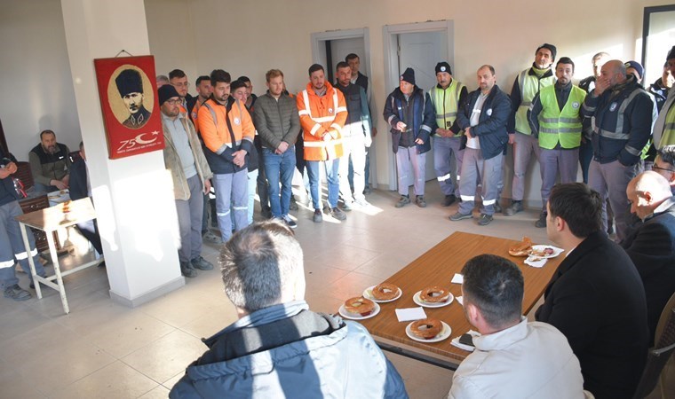 AKP’nin seçim ‘çalışması’: İşçileri karşısına dizdi, kahvaltı ederken oy istedi