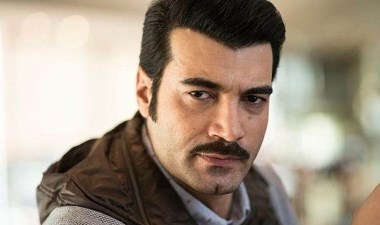 Murat Ünalmış, Murat Kurum adına kapısına bırakılan hediyeleri çöpe attı – Son Dakika Yaşam Haberleri | Cumhuriyet