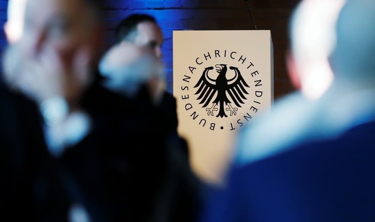 Alman istihbaratı, değişime gitti: Personel ilanı verdi, logosunu değiştirdi!