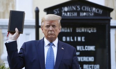 Trump, 60 dolar değerinde İncil satmaya başladı! – Son Dakika Dünya Haberleri | Cumhuriyet