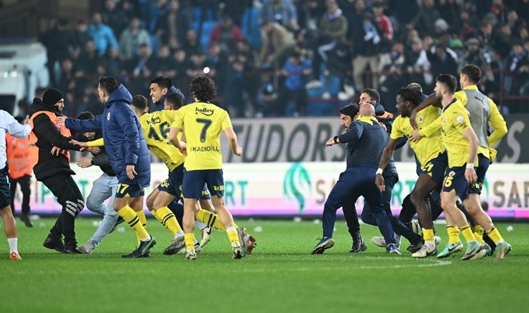 FIFA’dan olaylı maç için açıklama: Taraftarlar futbolculara saldırmıştı!