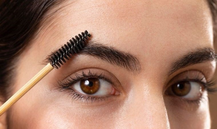 Ok gibi kirpiklerin sırrı: İşte daha uzun ve gür kirpikler için 5 doğal yöntem…