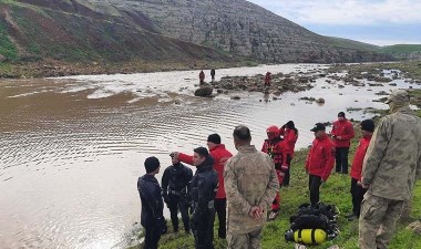 Dereye kapılıp kaybolan 13 yaşındaki çocuğun arama çalışmaları devam ediyor – Son Dakika Türkiye Haberleri | Cumhuriyet