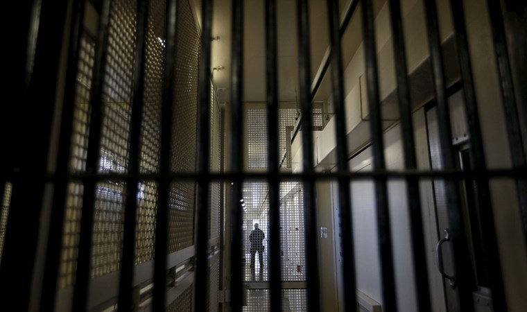 Gardiyanın kabusu: Mahkumların cinsel saldırısına uğradı