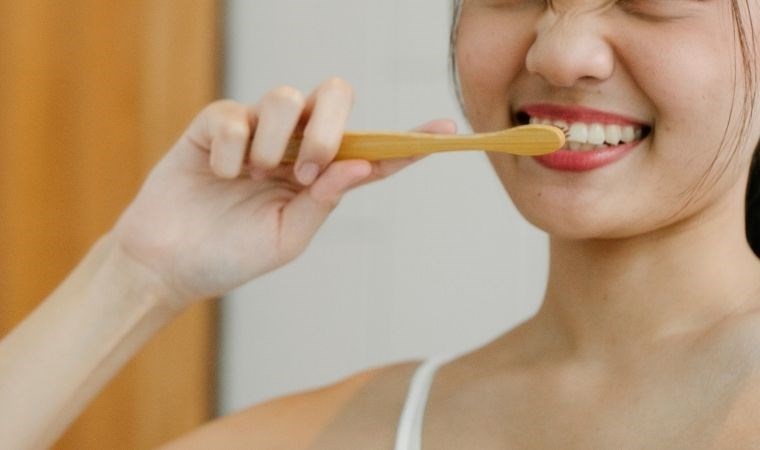 Dişlerinizi fırçaladıktan sonra ağzınızı çalkalıyor musunuz?