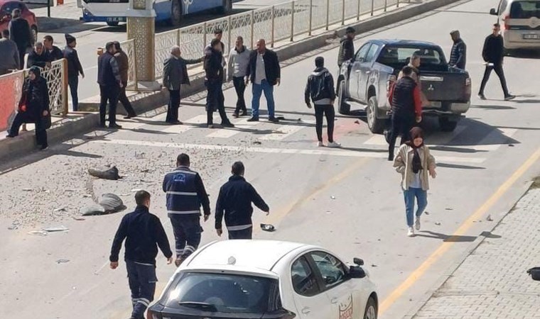 Elazığ’da pikap park halindeki 3 araca çarptı: 1 yaralı