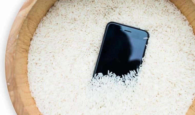 Islanan telefonu pirince yatırmayın! Büyük hasar veriyor…