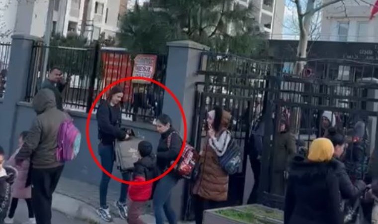 AKP adayının seçim kampanyasında iş yeri logosu! Bu kez okul önünde dağıttı