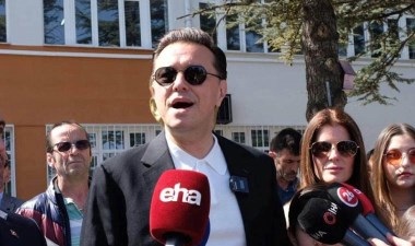 AKP'nin Eskişehir adayı Nebi Hatipoğlu oy kullanmak için geldiği okulda gazetecileri azarladı – Son Dakika Siyaset Haberleri | Cumhuriyet