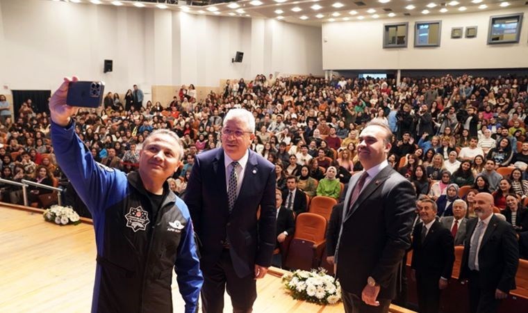 Deniz Yücel: Bir bakanın seçim çalışması için üniversitede konuşması kabul edilemez