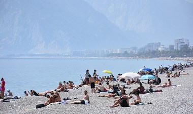 Antalya'da oy kullanan seçmenler sahilde yoğunluk oluşturdu – Son Dakika Türkiye Haberleri | Cumhuriyet