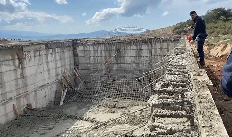 İnşaatı süren deprem konutlarında iskele çöktü: 4 işçi yaralı