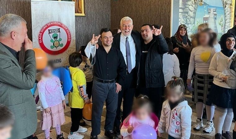 MHP Elazığ Belediye Başkan adayı, Down sendromlu çocuklara ‘bozkurt’ yaptırdı