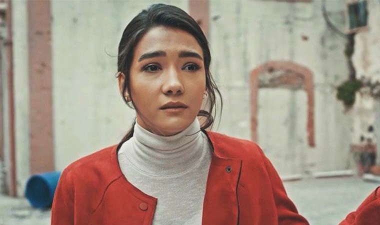 Aybüke Pusat Charlie Chaplin’in tiyatro oyununda