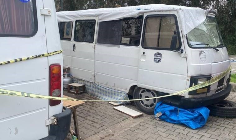 Minibüste yaşayan yaşlı adam ölü bulundu