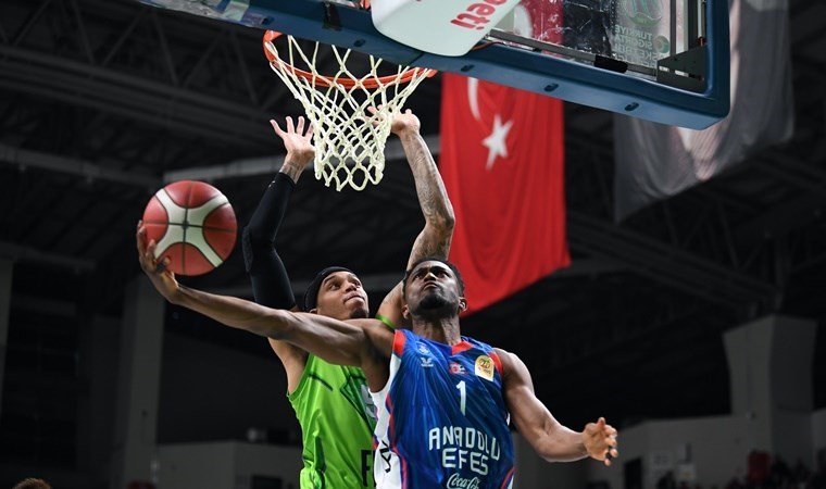 Anadolu Efes, deplasmanda kazandı