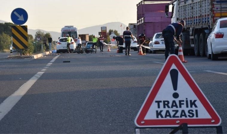 Diyarbakır’da kontrolden çıkan otomobil takla attı: 2 yaralı