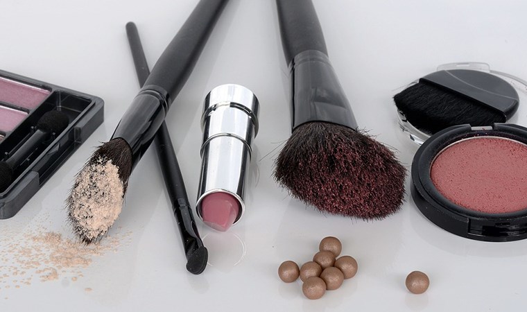 Makyaj malzemesi alırken dikkat! Tehlike saçıyor olabilir…