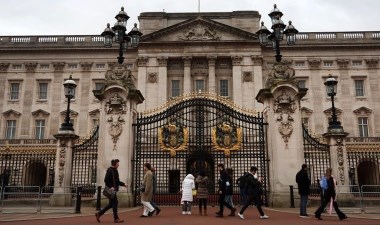 Buckingham Sarayı’nın önünde elektrikli bisiklet patladı – Son Dakika Dünya Haberleri | Cumhuriyet