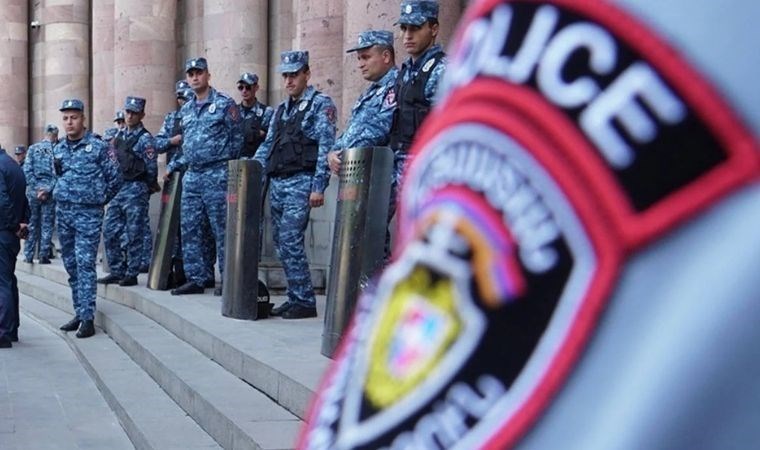 Ermenistan’da bir karakola el bombalı saldırı