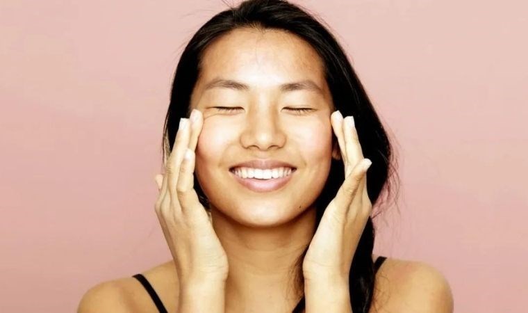 Sivilceler ve gözaltı morluklarına karşı 2 malzemelik çözüm: İşte Korelilerin mucizevi güzellik sırrı…