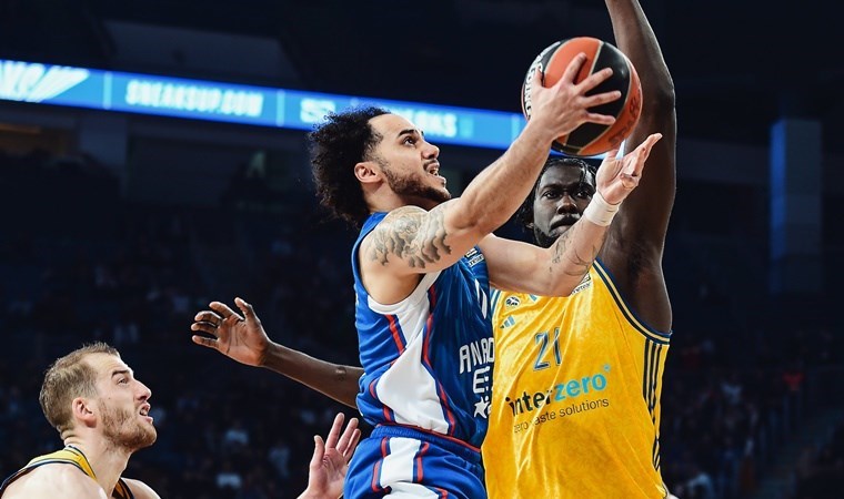 Anadolu Efes, play-in umutlarını sürdürdü