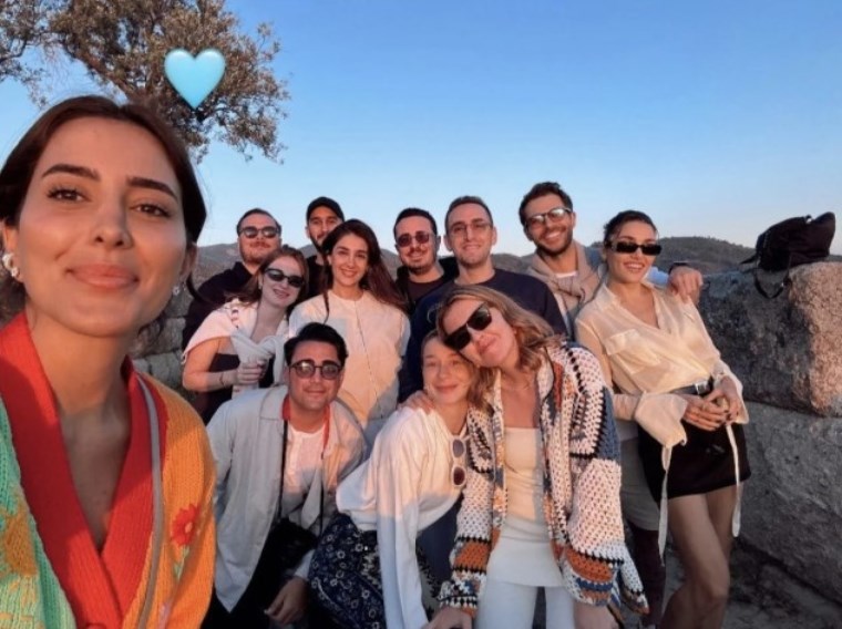 Hande Erçel'den ayrılık iddialarına cevap niteliğinde fotoğraf