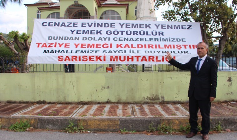 ‘Cenaze evinde yemek yenmez’ diyen muhtar, ilk icraat olarak cenaze yemeğini kaldırdı