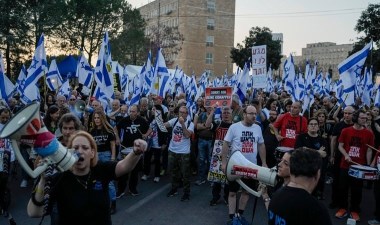 Netanyahu'ya istifa çağrısı: Binlerce kişi sokaklara döküldü – Son Dakika Dünya Haberleri | Cumhuriyet