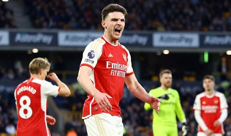 Arsenal deplasmanda güldü: Zirveye tutundu!