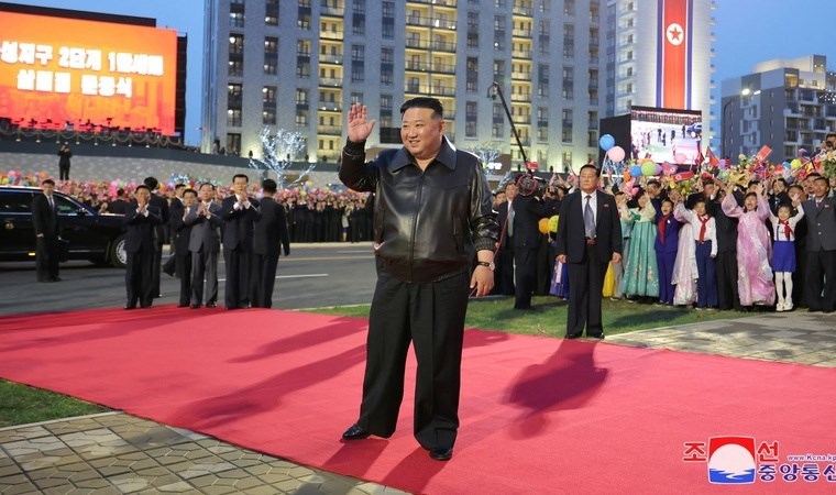 Kim Jong-un’a yazılan şarkı yayınlandı: Meydanlar doldu, askeri tören düzenlendi