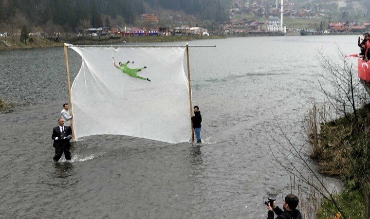 Trabzonspor’a ‘HES’ protestosu: ‘Bu projeyle kendi kalelerine gol attılar’