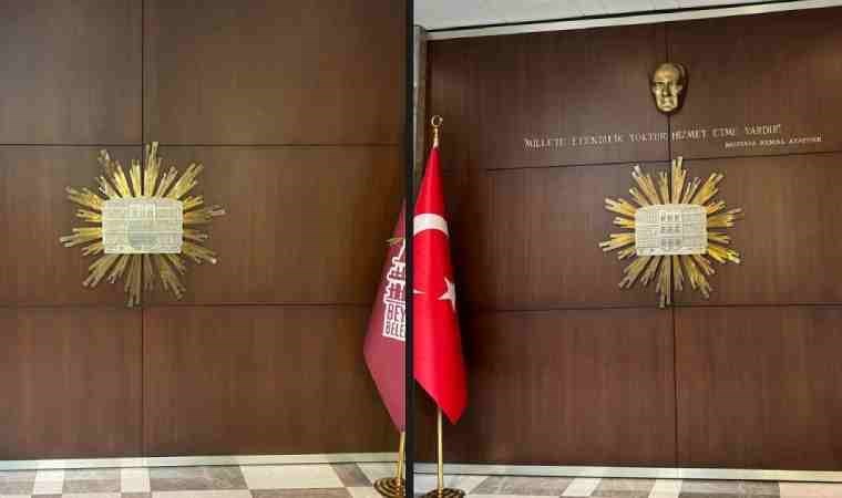 CHP’ye geçen Beyoğlu Belediyesi’ne Atatürk rölyefi ve sözleri asıldı