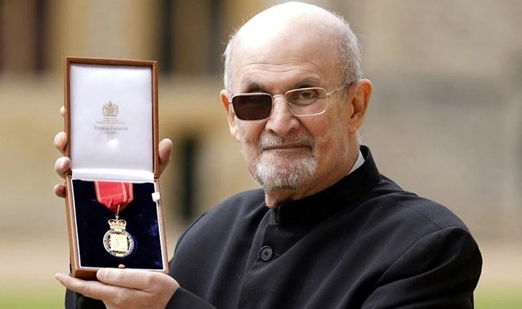 Yazar Salman Rüşdi bıçaklandığı anla ilgili ilk kez konuştu