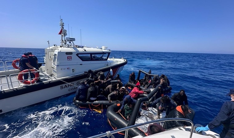 Muğla açıklarında 52 kaçak göçmen kurtarıldı