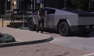 Kim Kardashian 100 bin dolarlık Tesla Cybertruck ile kahve almaya gitti – Son Dakika Yaşam Haberleri | Cumhuriyet