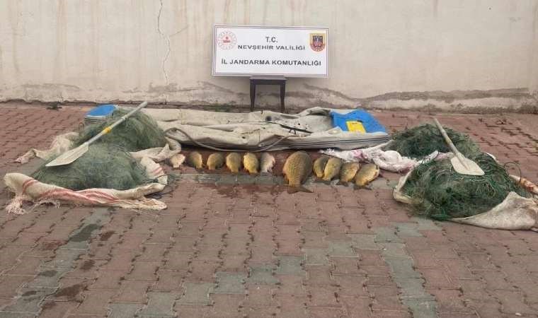 Yasak yöntemlerle balık avlayan 4 şahıs suçüstü yakalandı