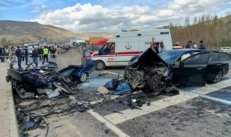 Malatya’da feci kaza… Otomobil karşı şeride geçti: 3 ölü, 5 yaralı