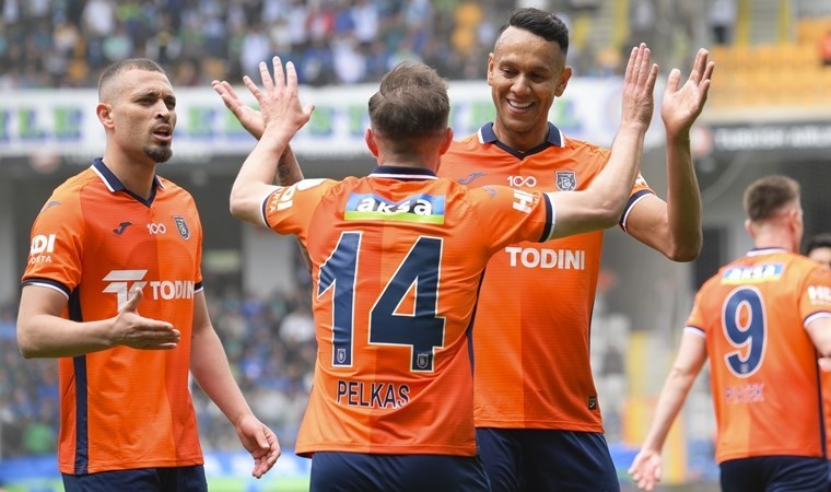 Başakşehir 3 puanı 2 golle aldı! Üst üste ikinci galibiyet…