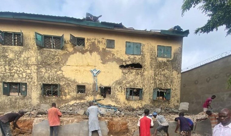 Nijerya’da hapishane hasar aldı: Yüzlerce mahkum kaçtı