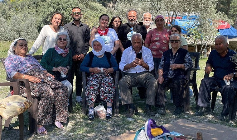 İkizköylüler ve yurttaşlar bir araya geldi: Nöbet alanında bayramlaşma