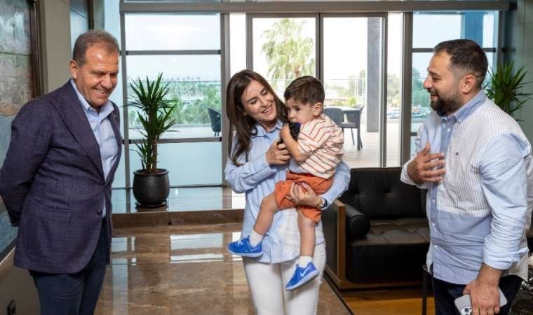 SMA’yı yenen Asrın Efe bebeğin ailesinden Vahap Seçer’e teşekkür ziyareti