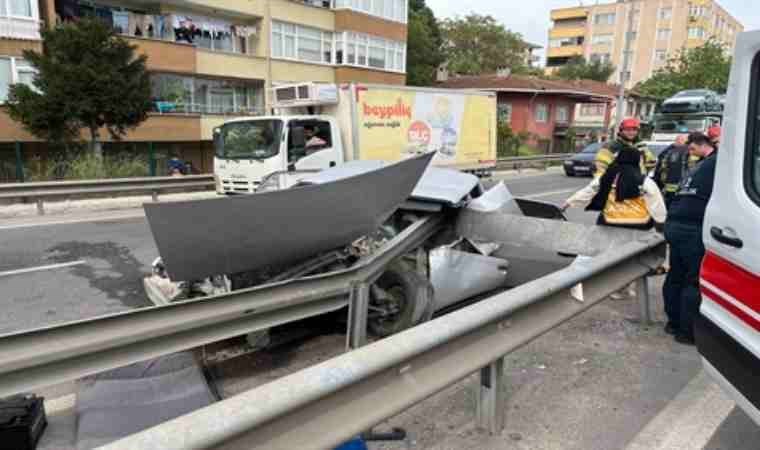 Kocaeli’nde feci kaza… Bariyerlere çarpan otomobilin sürücüsü öldü