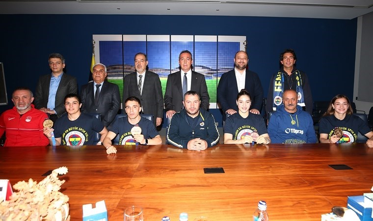 Ali Koç, Avrupa şampiyonu boksörlerle buluştu