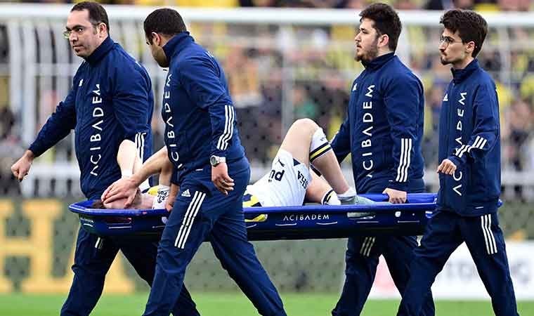Fenerbahçe’de sakatlık şoku! Yıldız futbolcu oyunu tamamlayamadı: İki zorunlu değişiklik…