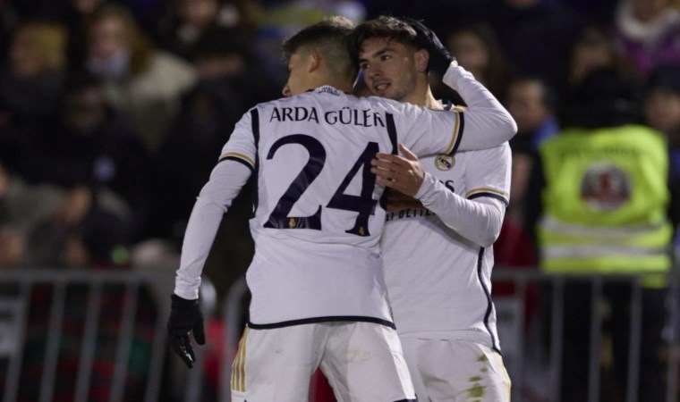 Arda Güler takım arkadaşlarıyla halay çekti!