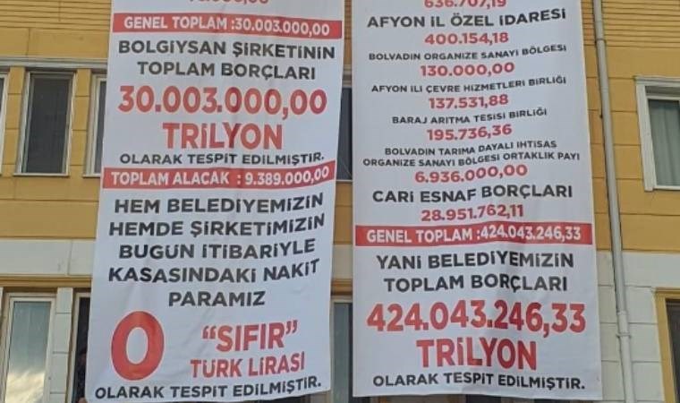 Belediye binasına pankart astılar: MHP’li yeni başkan AKP’li başkanın borçlarını ‘duyurdu’