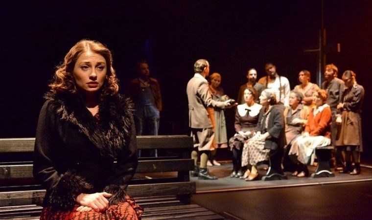 Emre Basalak’ın yönettiği oyun izleyicileri rahatsız edici konularla yüzleştiriyor: ‘Dogville’