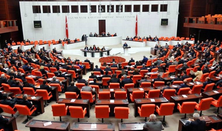 CHP’de üç grup başkanvekili TBMM Başkanlığı’na ortak imzalı yasa teklifi verdi: ‘Asgari ücrete üç ayda bir zam’