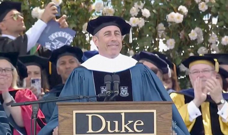 ABD'deki Duke Üniversitesi'nde Jerry Seinfeld'e Filistin protestosu